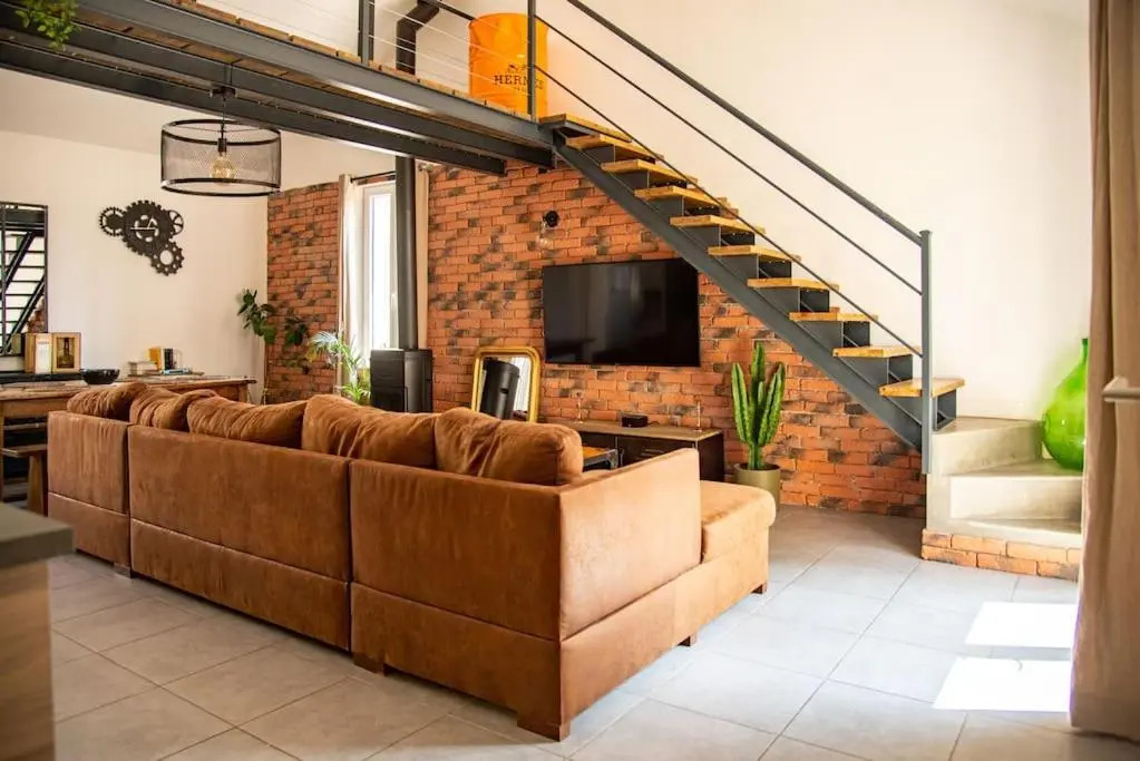 Loft 90 m2 cosy au calme avec terrasse et parking