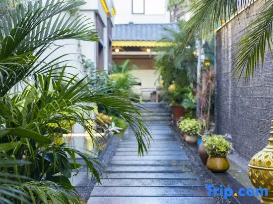 Mangshi Jinmang Dai Courtyard (Dai Ethnic Ancient Town)
