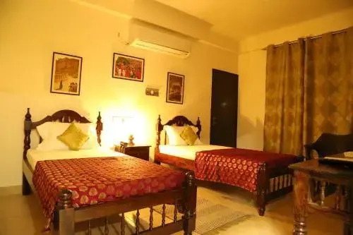 Saket Inn