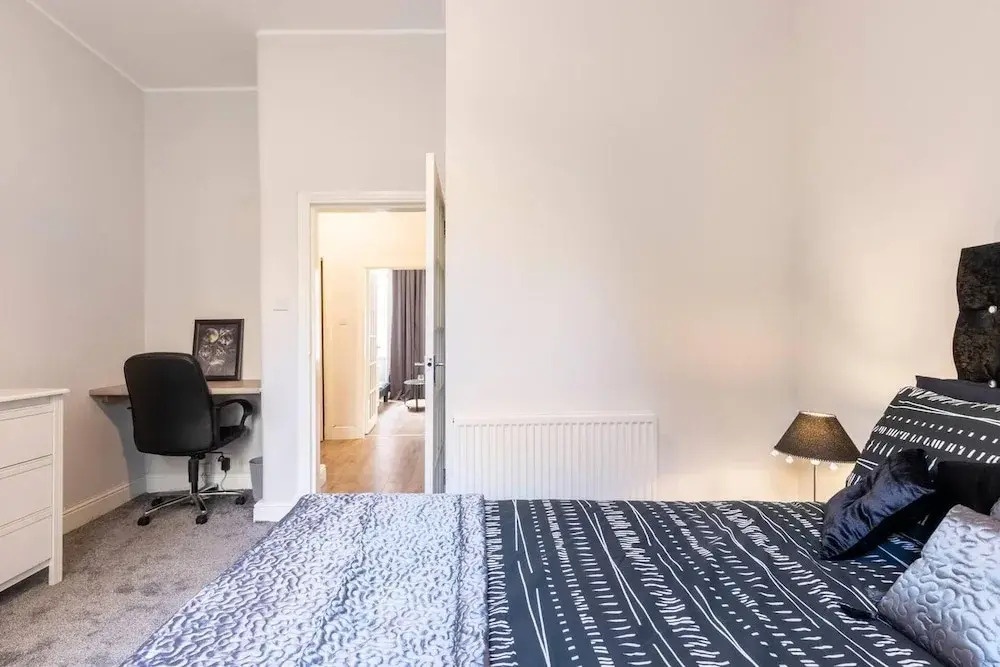 Stunning Newly Furnished Ground Floor Apartment