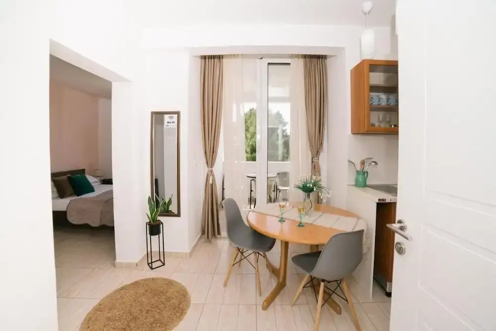 Room-comfort Apartment With Sea View & P