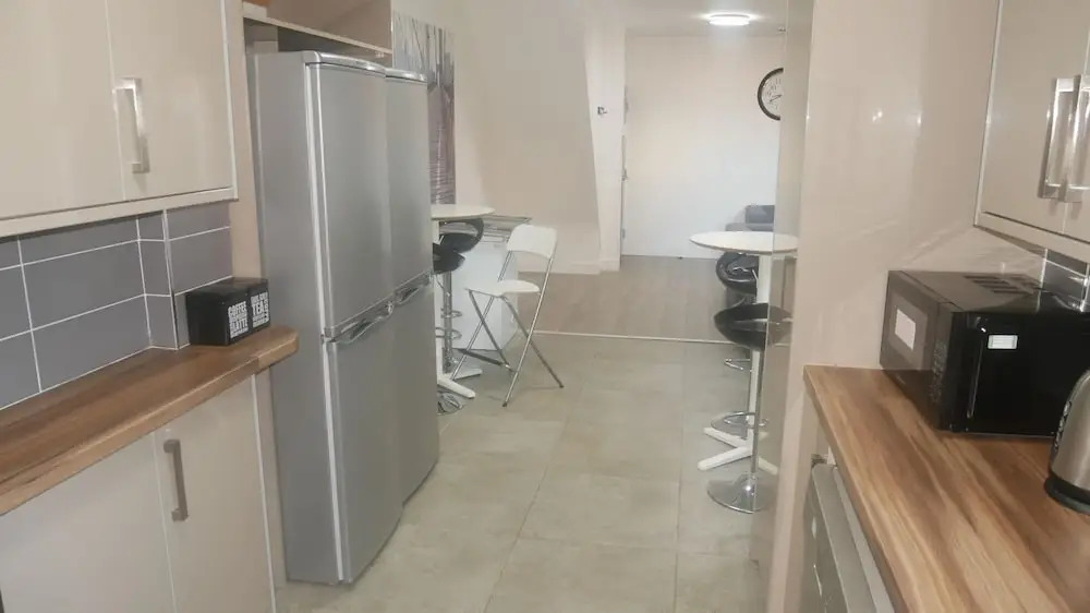 NEW Sleek 6BD Kensington Home Close to City