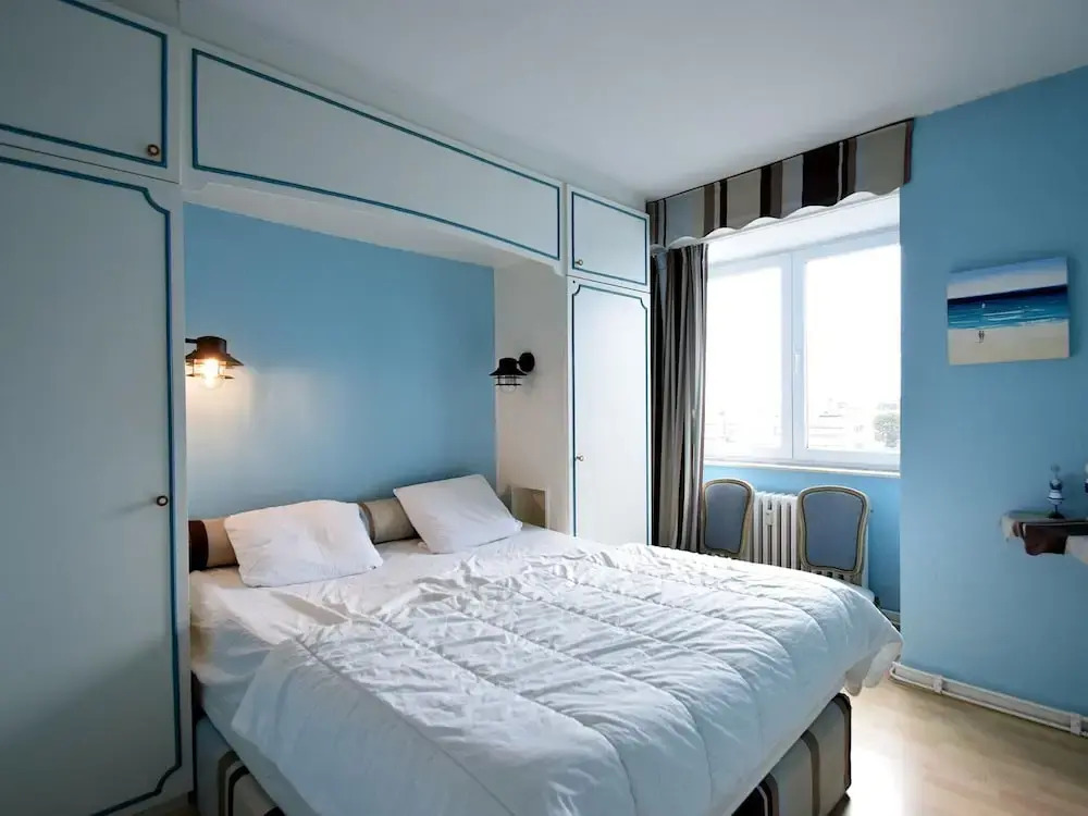 Seaview Stay w/ Parking