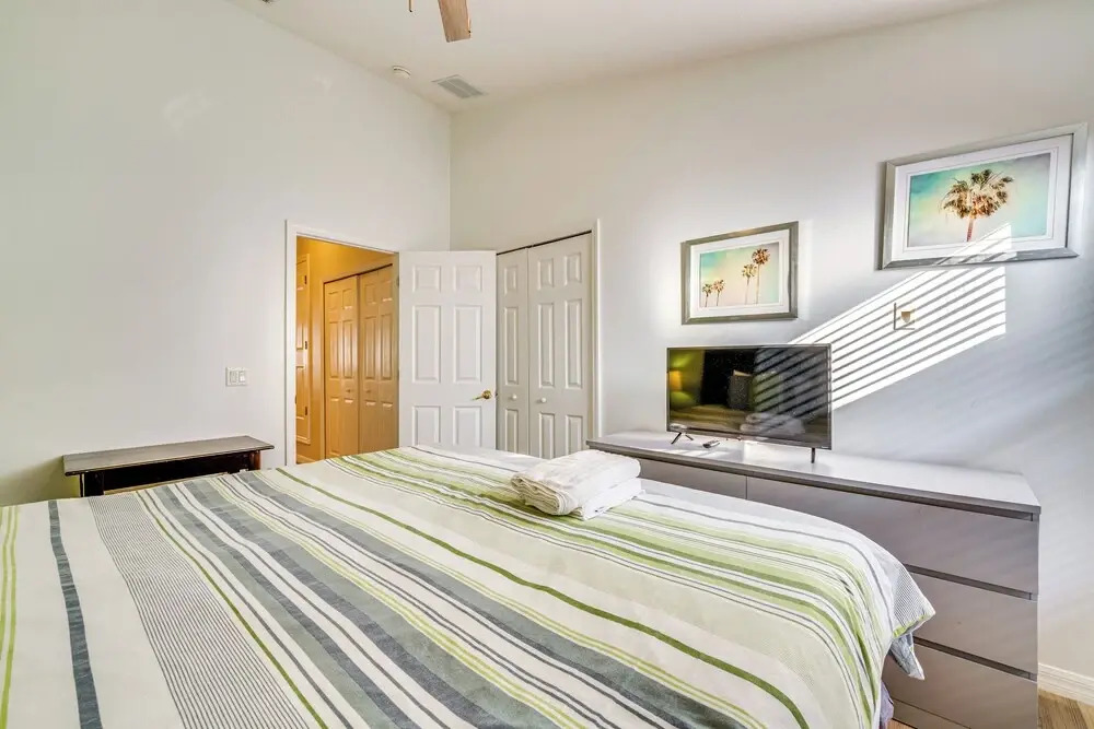 10 Mi to Disney: Family Retreat w/ Game Room!