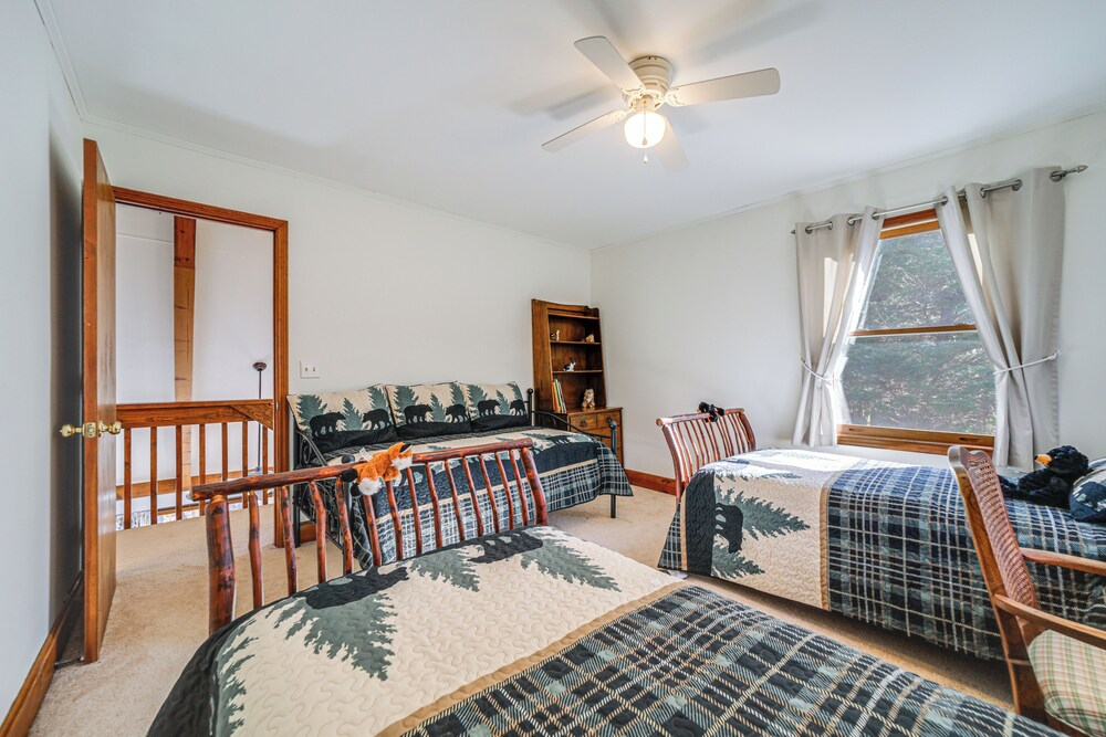 Sky Valley Retreat w/ Fire Pit & Mountain Views!