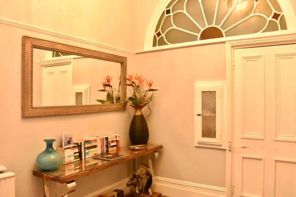 2 Bedroom Apartment Near Seafront in Brighton