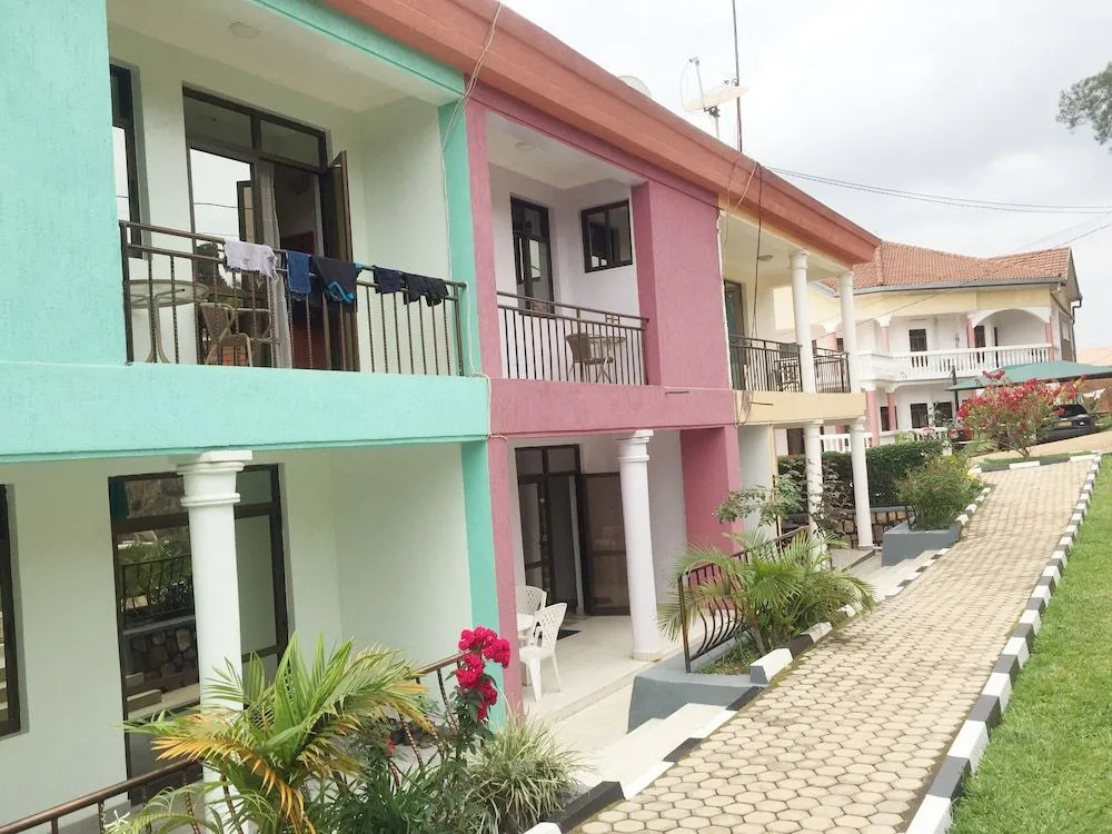 Romalo Hotel & Apartments