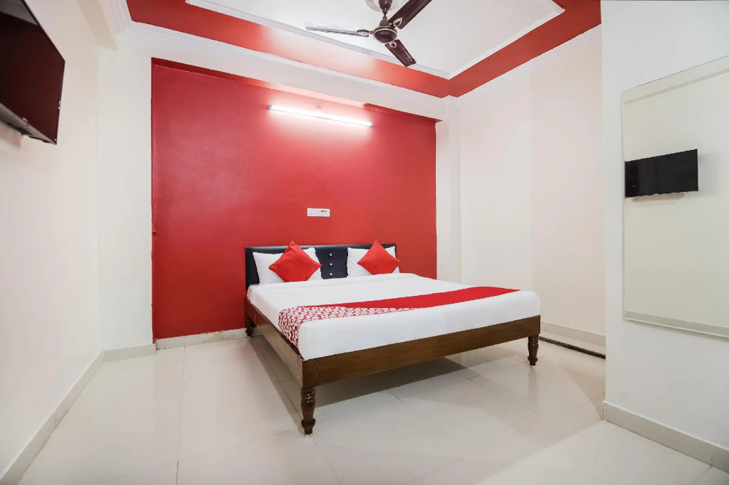 OYO 46533 Ravi Palace