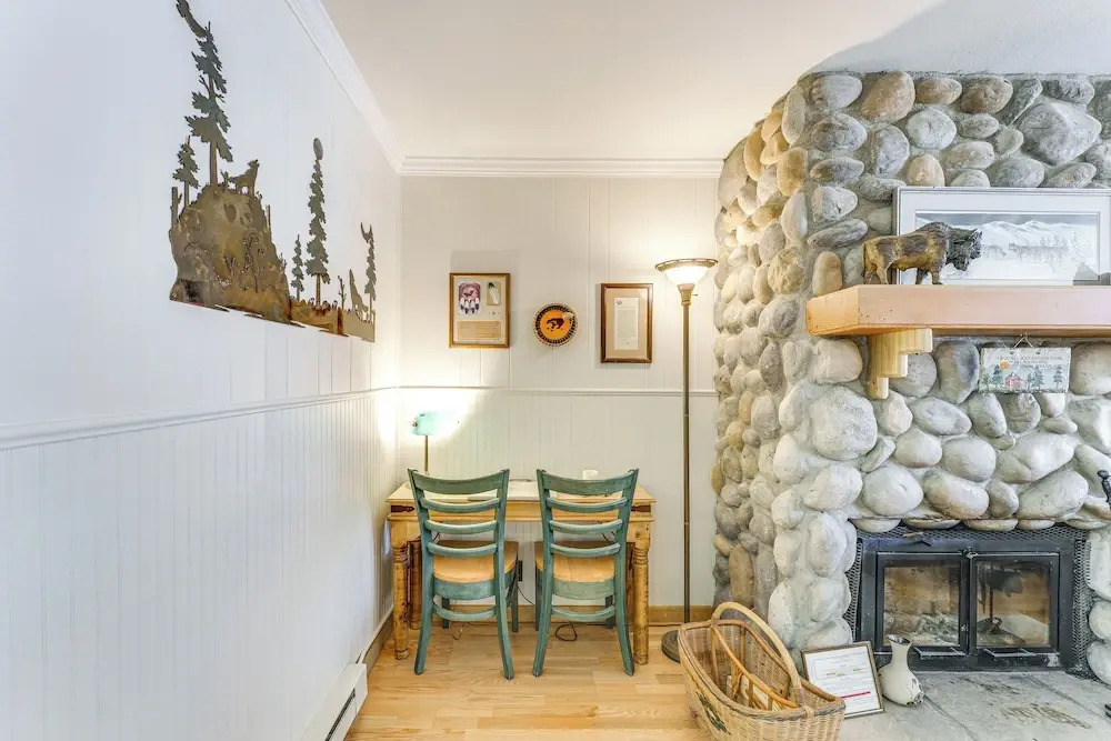 Main Street Red River Condo w/ Fireplace & Views!
