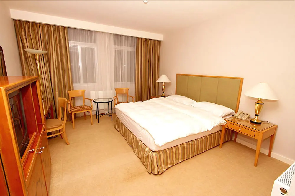 Saltus Hotel