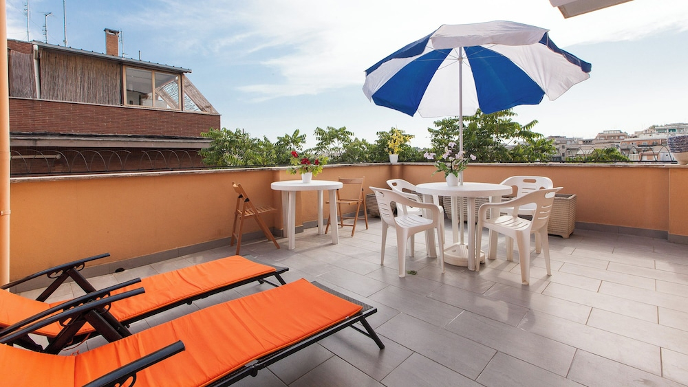 Rental in Rome Quattro Venti Terrace Apartment
