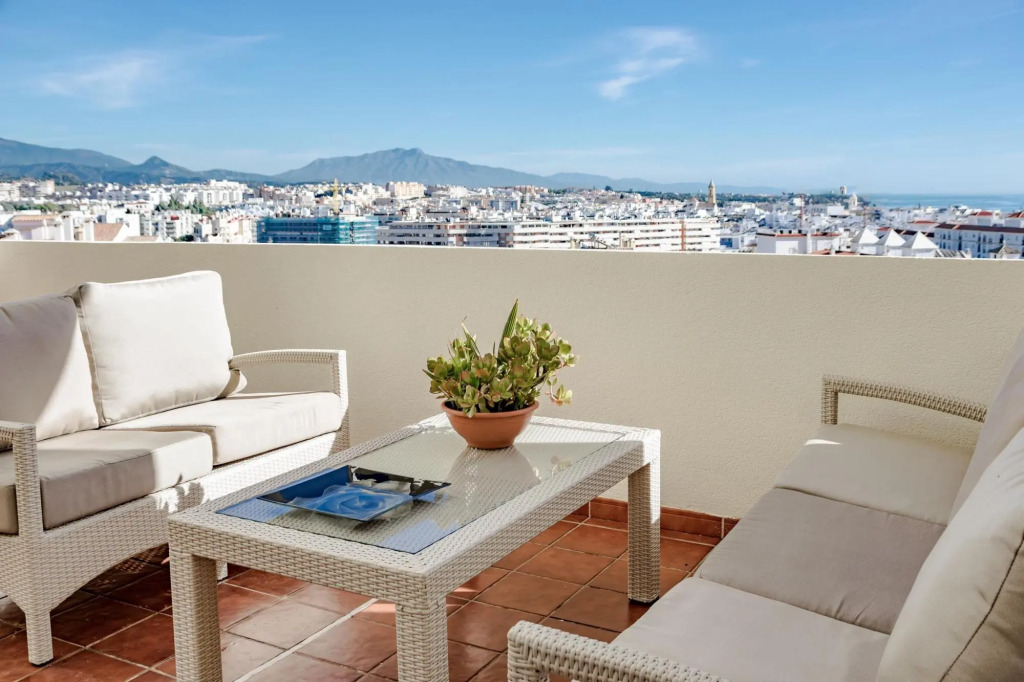 PDM - Elegant Apartment with Breathtaking Sea view