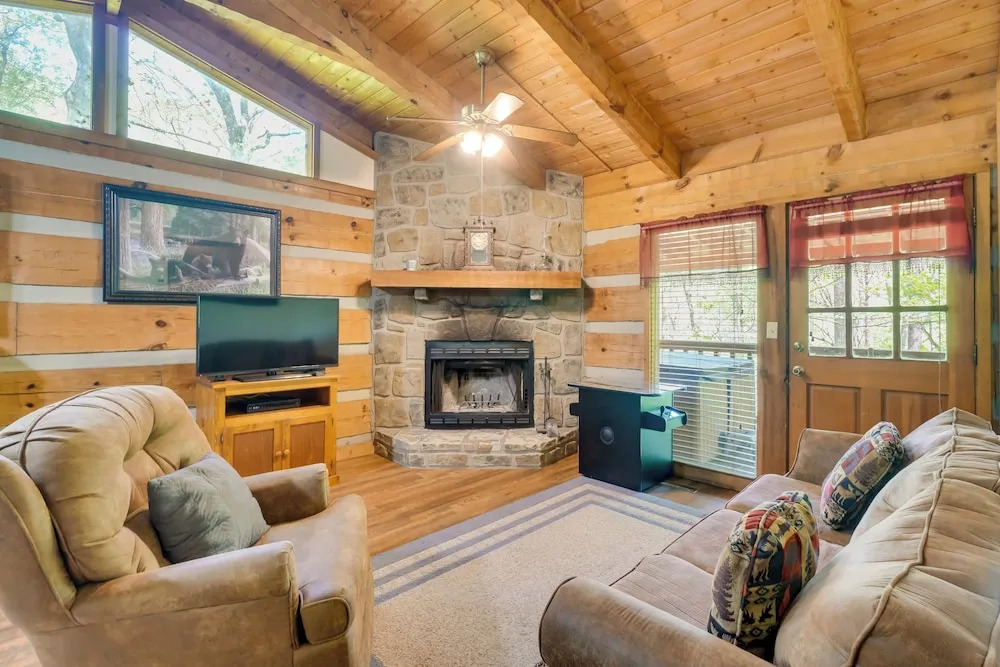 Covered Deck and Hot Tub Cozy Gatlinburg Cabin