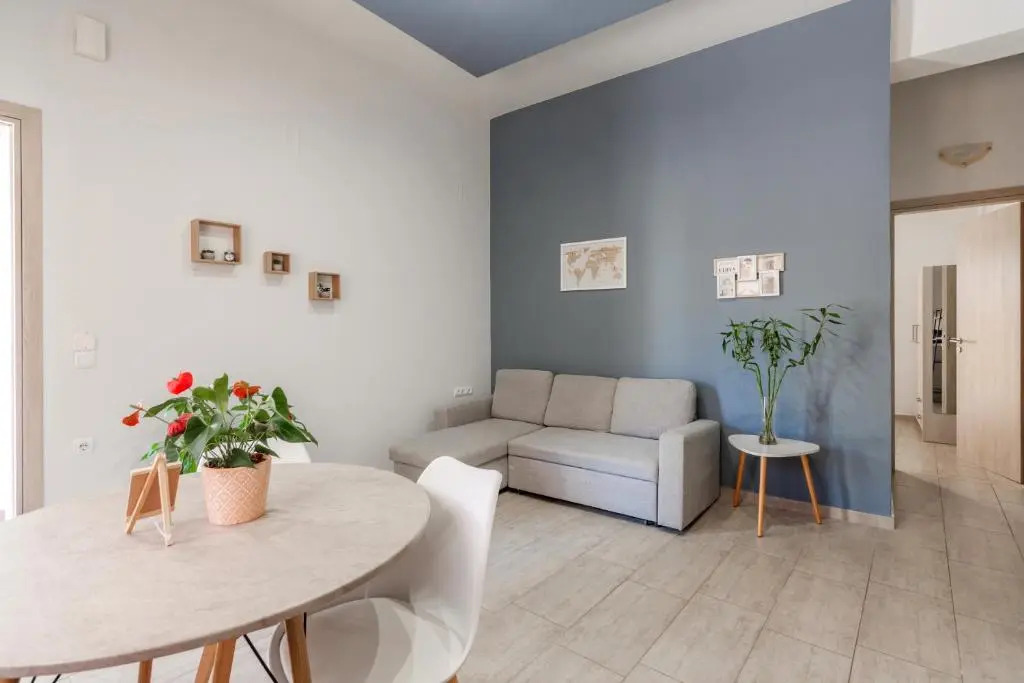 Avra Suites in City center - 50m to Beach