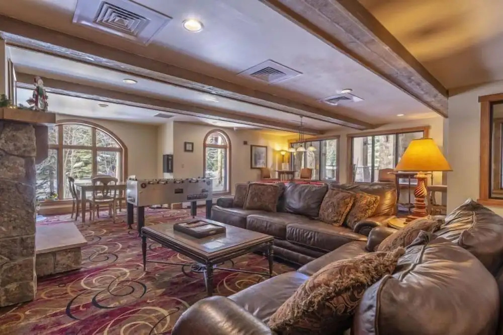 3 Bedroom Condo In River Run With Shared Pool, Hot Tubs, 100 Yards To Gondola