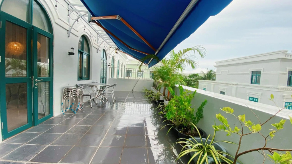 9BR West coast Phu Quoc townhouse by beach and shared swimming pools