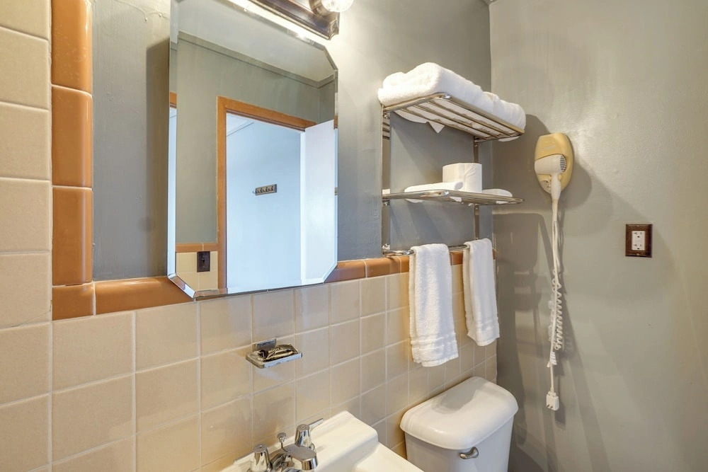 Unit 7: Bagnell Strip Adventure Hub, Patio & Views