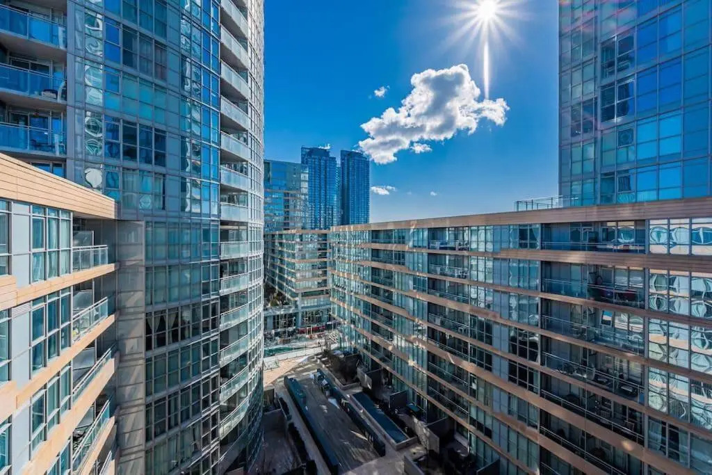 Beautiful 2BR-2Bath Condo Parking Balcony