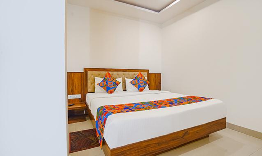 Fabhotel Royal Inn I