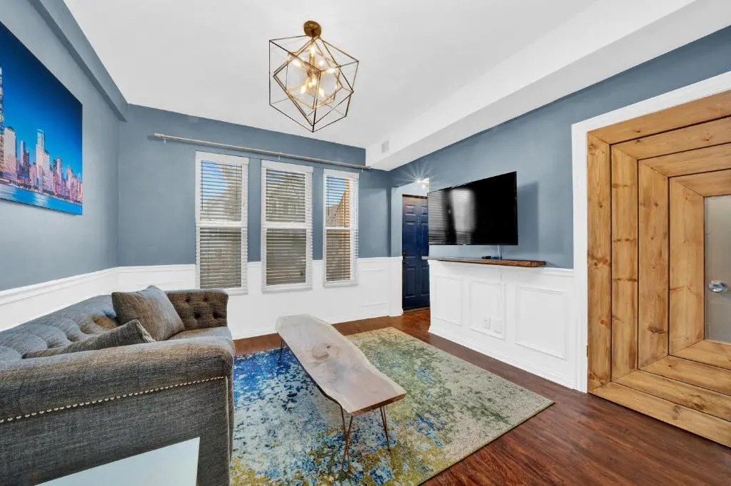 Modern 2 Bedroom in Avondale
