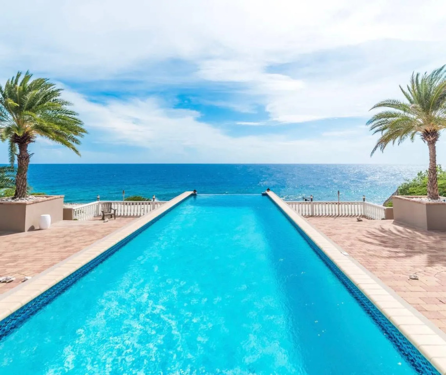 Spacious Ocean Front Mansion - Private Beach & Infinity Pool