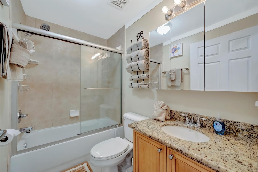 Sunsets Waterview Balcony Queen Bed Heated Pool