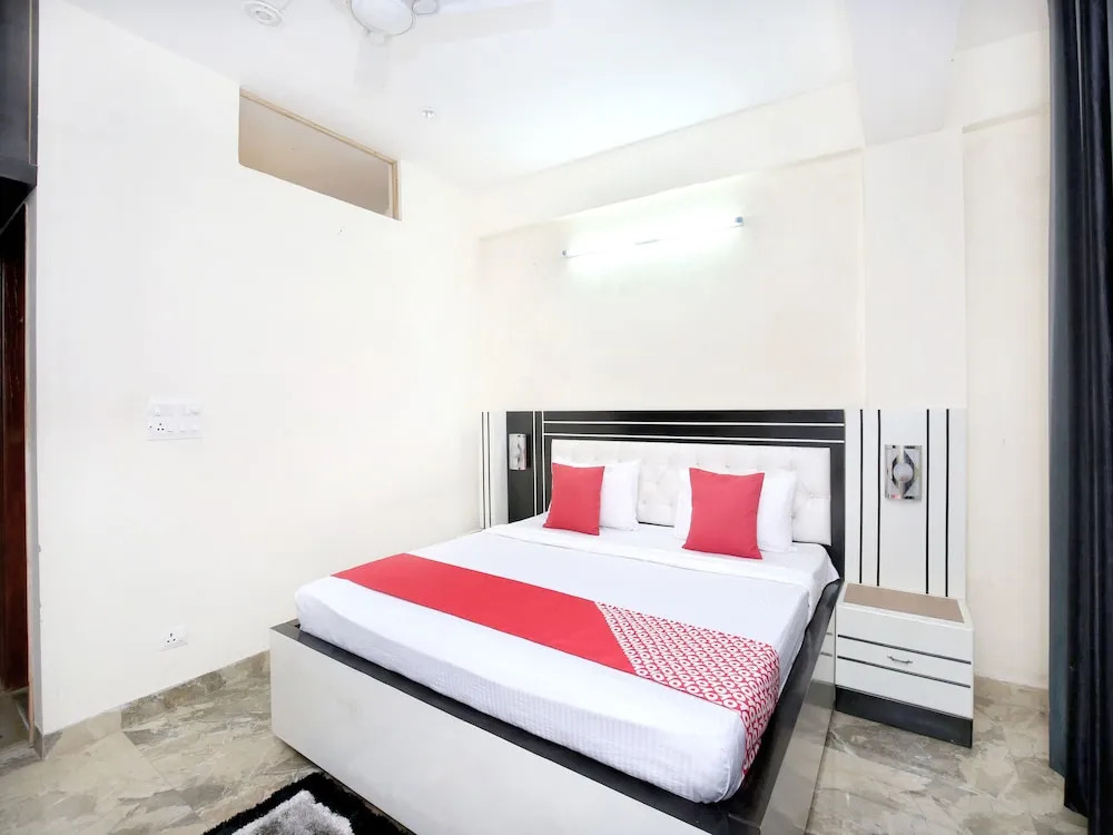 OYO 14883 HOME 1RK Barog Valley