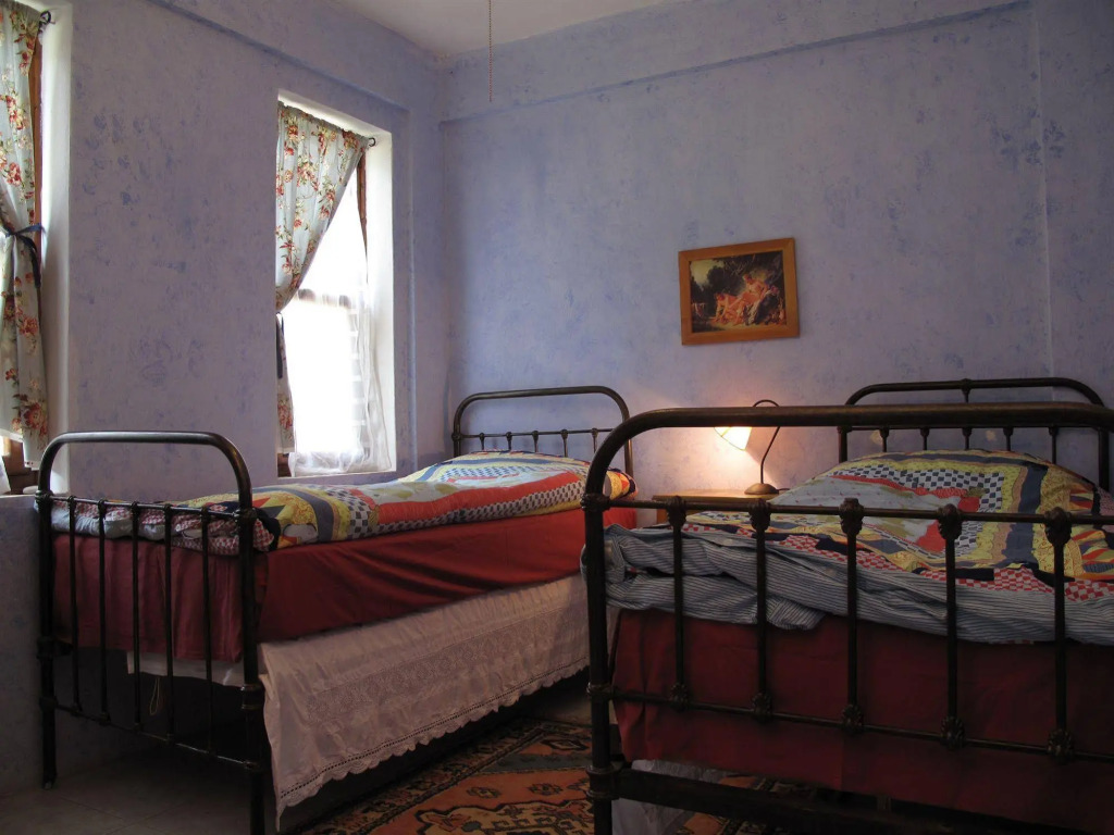 Daphne House