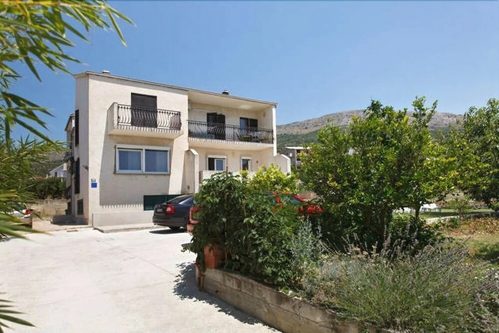 Nice and sea view apartment in Podstrana