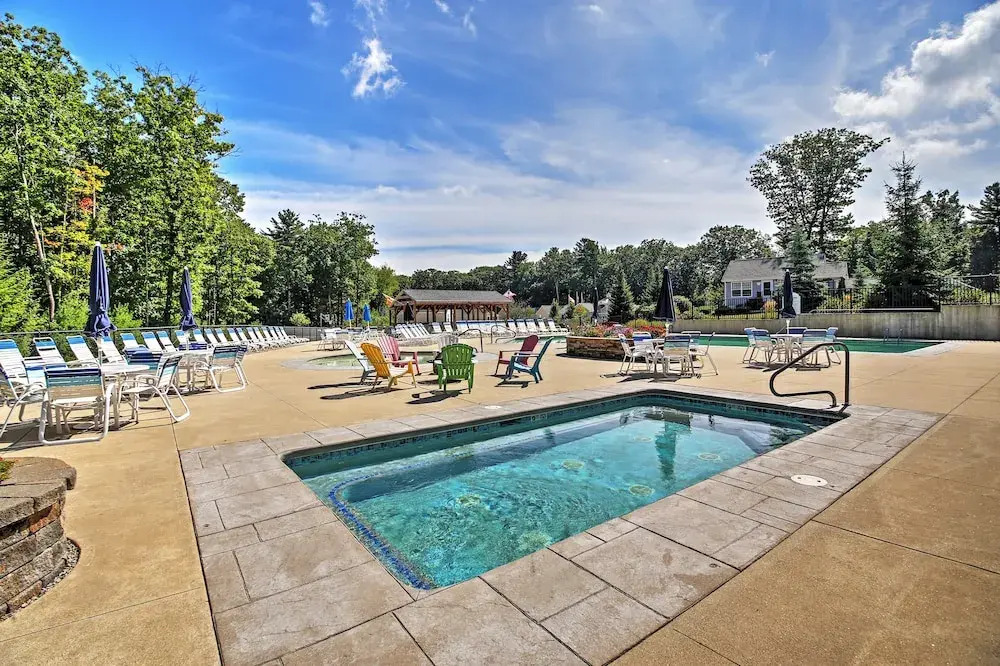Wells Beach Cottage w/ Pool Access ~ 1 Mi to Coast