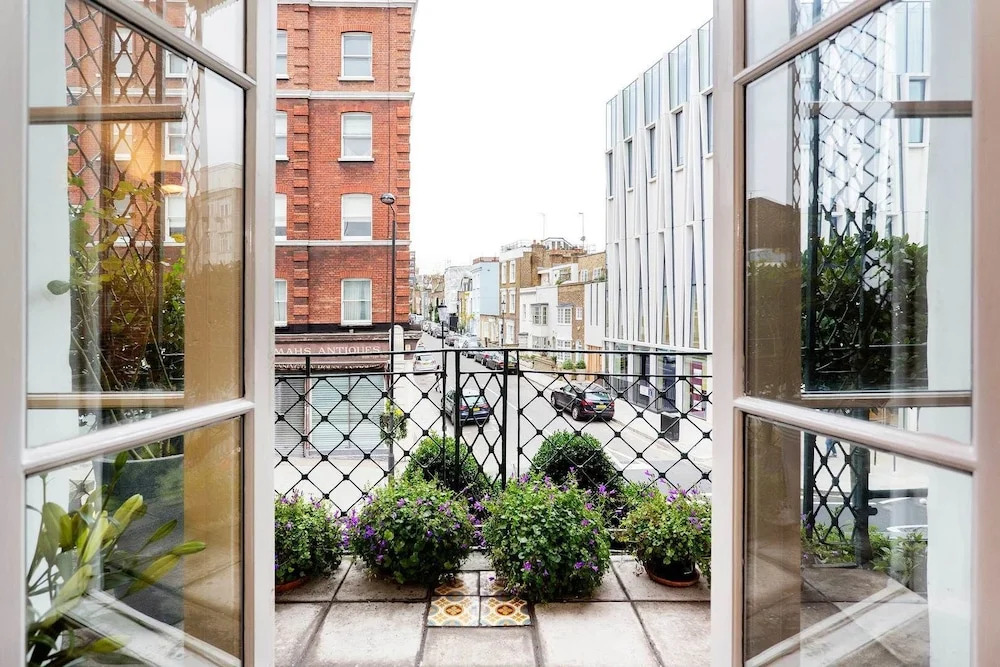 Steps from Notting Hill