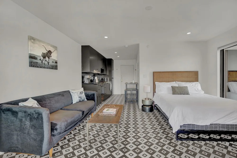 Stunning Soco Studio-skyline Views-steps to Dtown!
