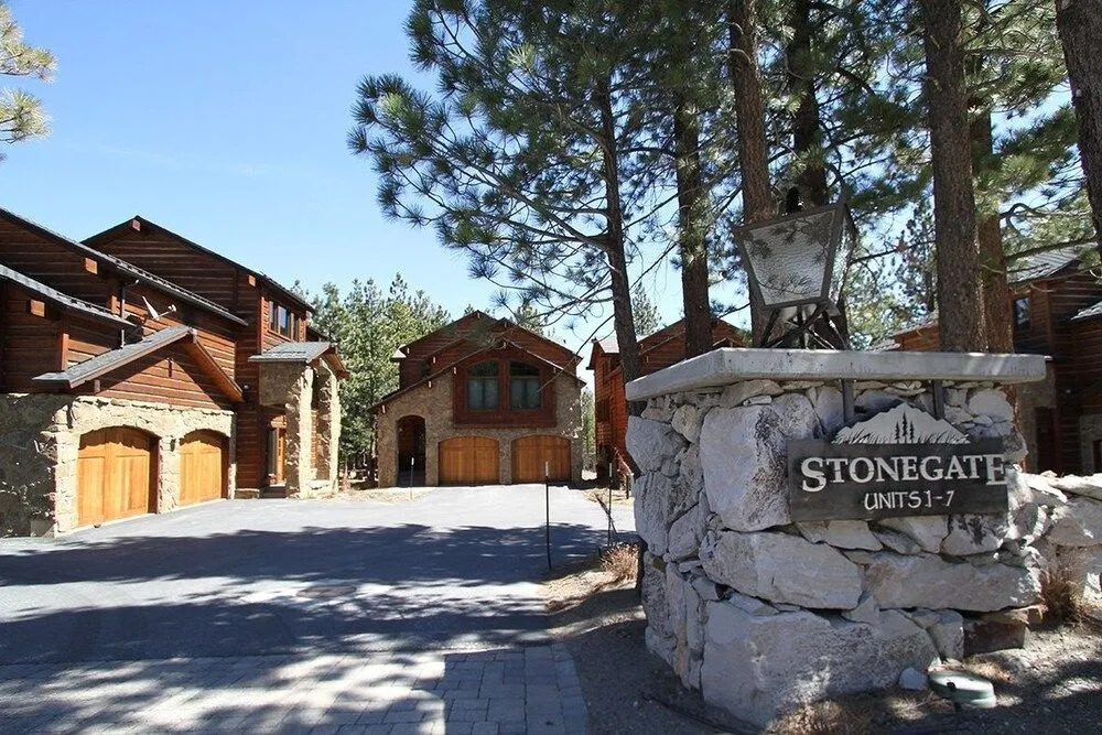 Stonegate #5 5 Bedroom Home by RedAwning