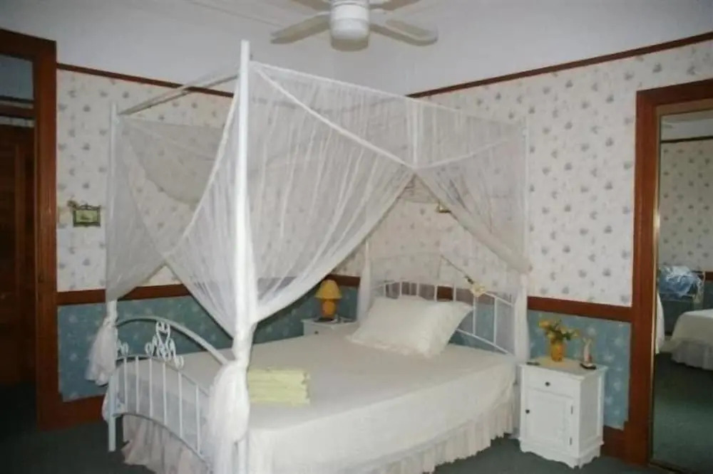 Riviera Bed & Breakfast