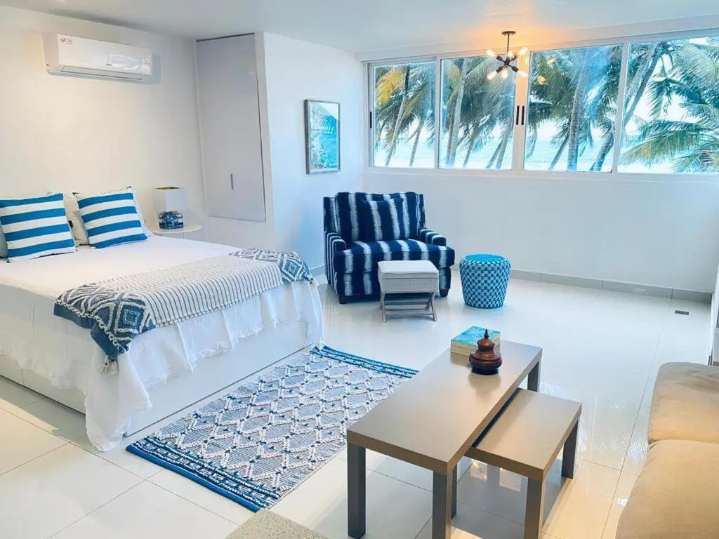 KASA Las Palmas studio apt for 2 OCEAN VIEW BEACHFRONT CONDO POOL