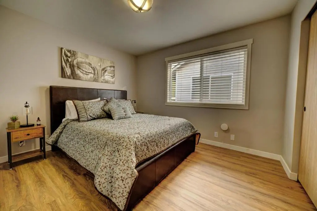 Cozy 2 Bedroom Townhouse in Northgate