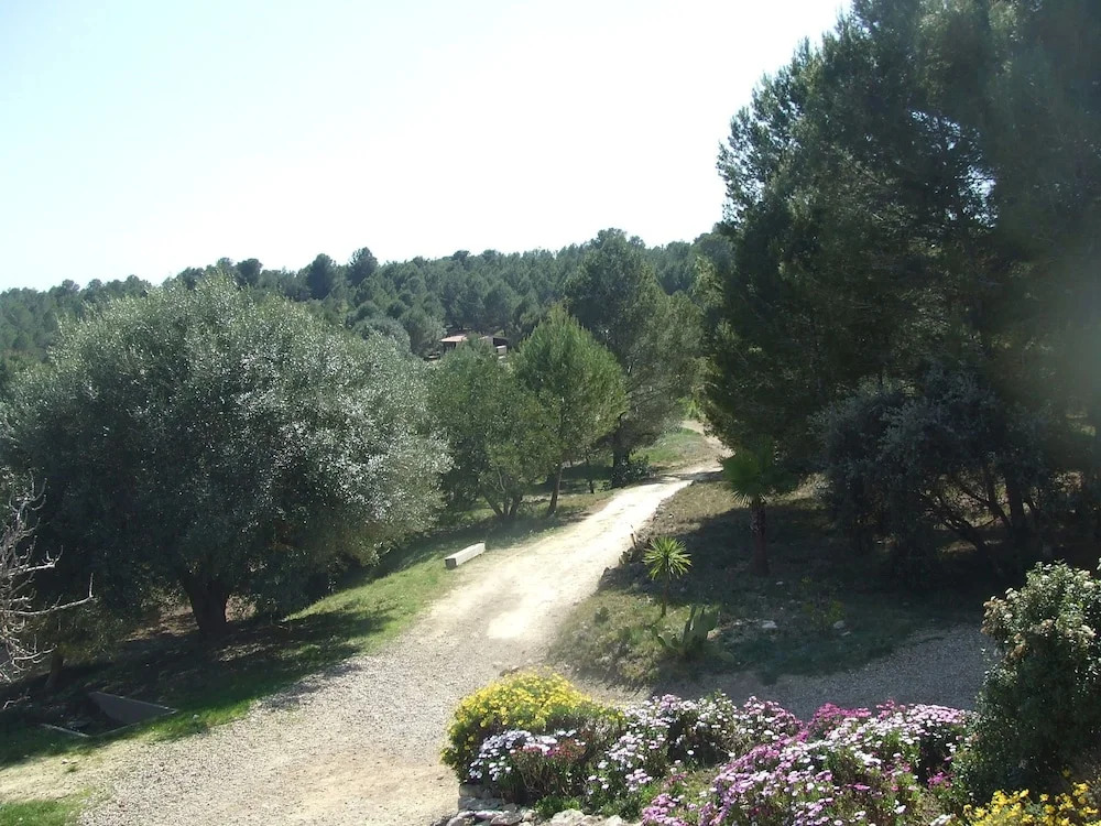 Comfortable Cottage in Renau Costa Dorada With Roofed Patio