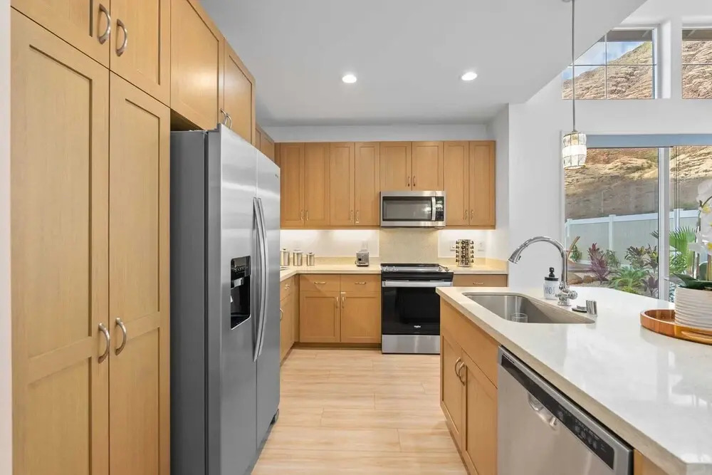 Sleeps 16, 2 Homes Ocean Views, Shared Pool + Gym, Near the Beach Avantstay