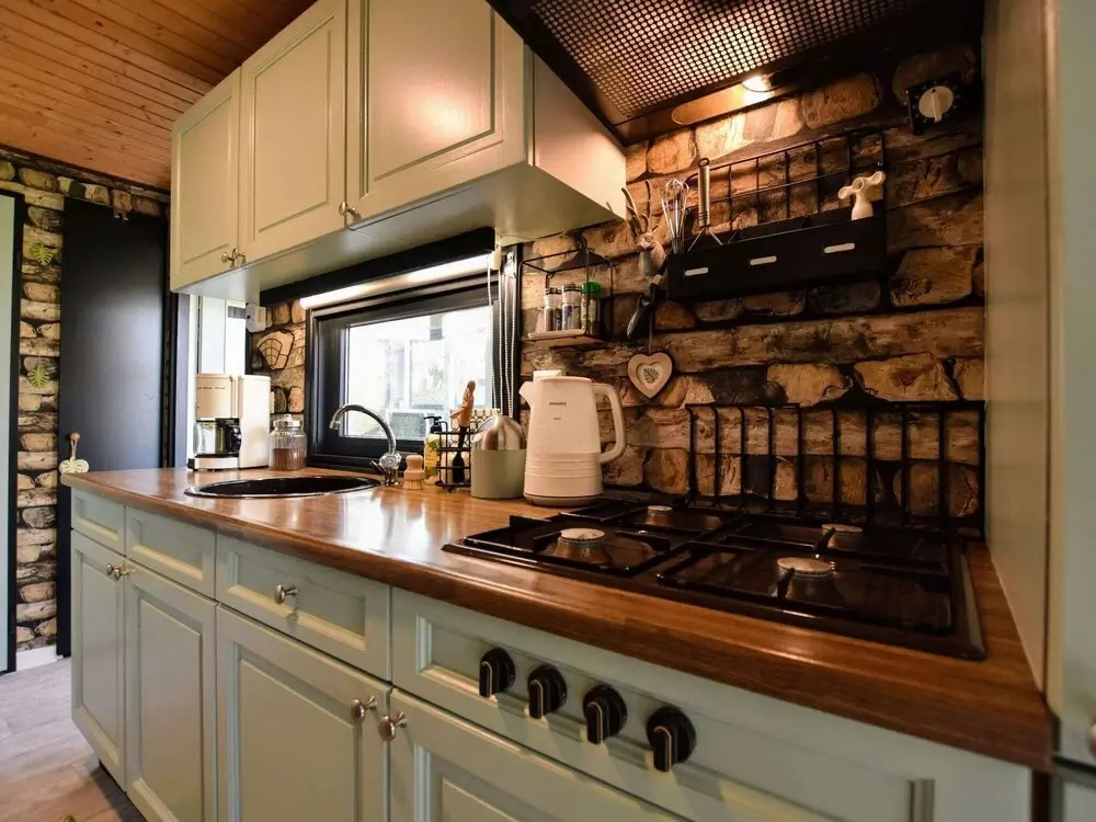 Chalet with balcony in Veluwe
