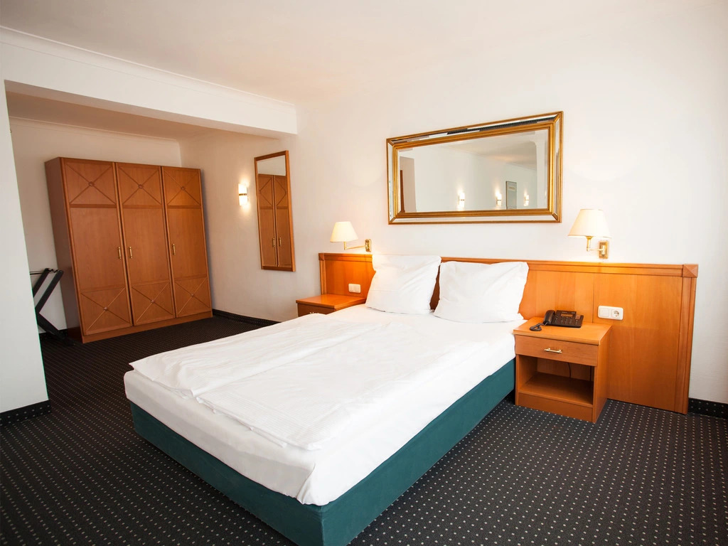 Hansadom Hotel Köln Central by Mayburgh