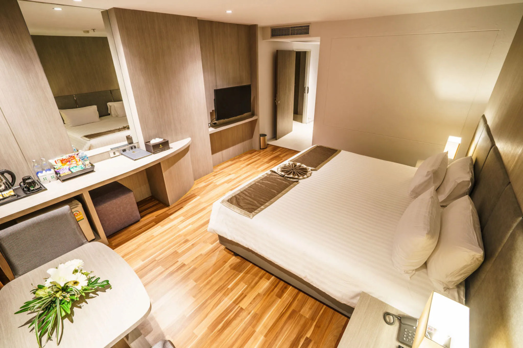 New Season Hotel