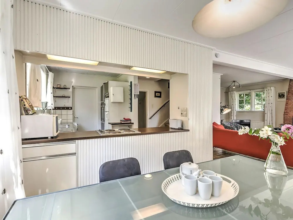Lovely Chalet near Sea in Oostvoorne