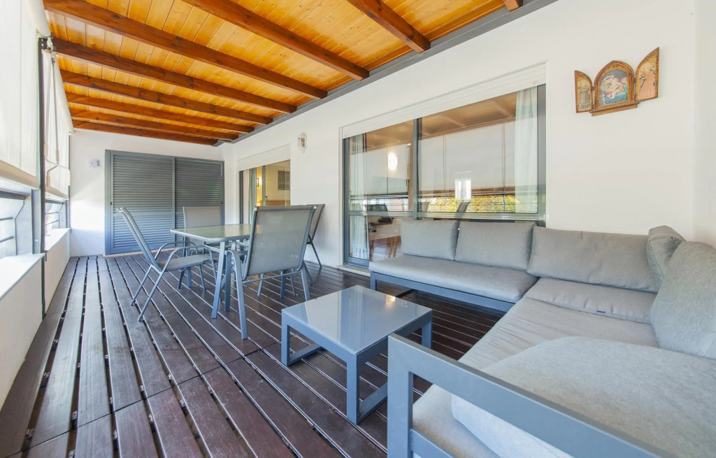 B39 - Marina Hill Apartment