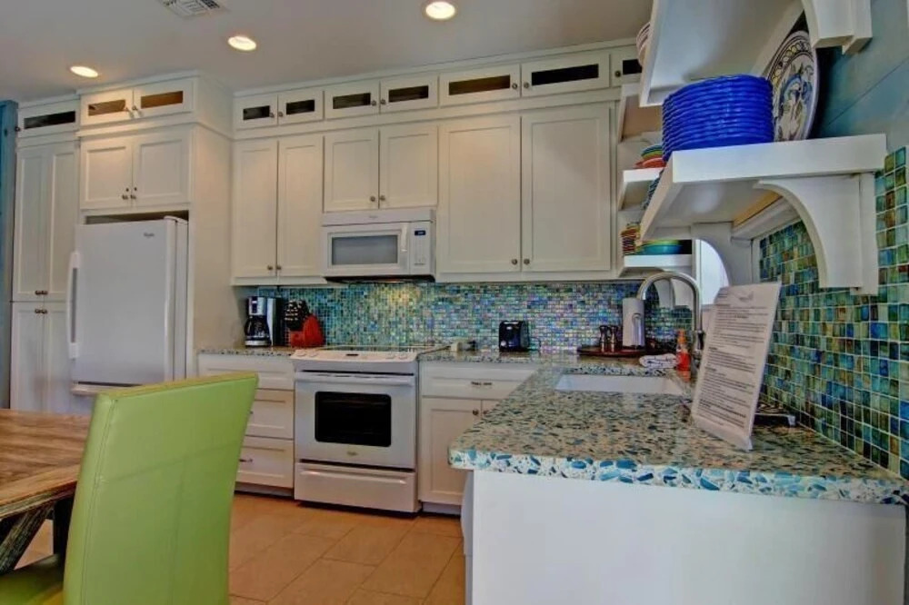 Pura Vida - 4 Br home by RedAwning