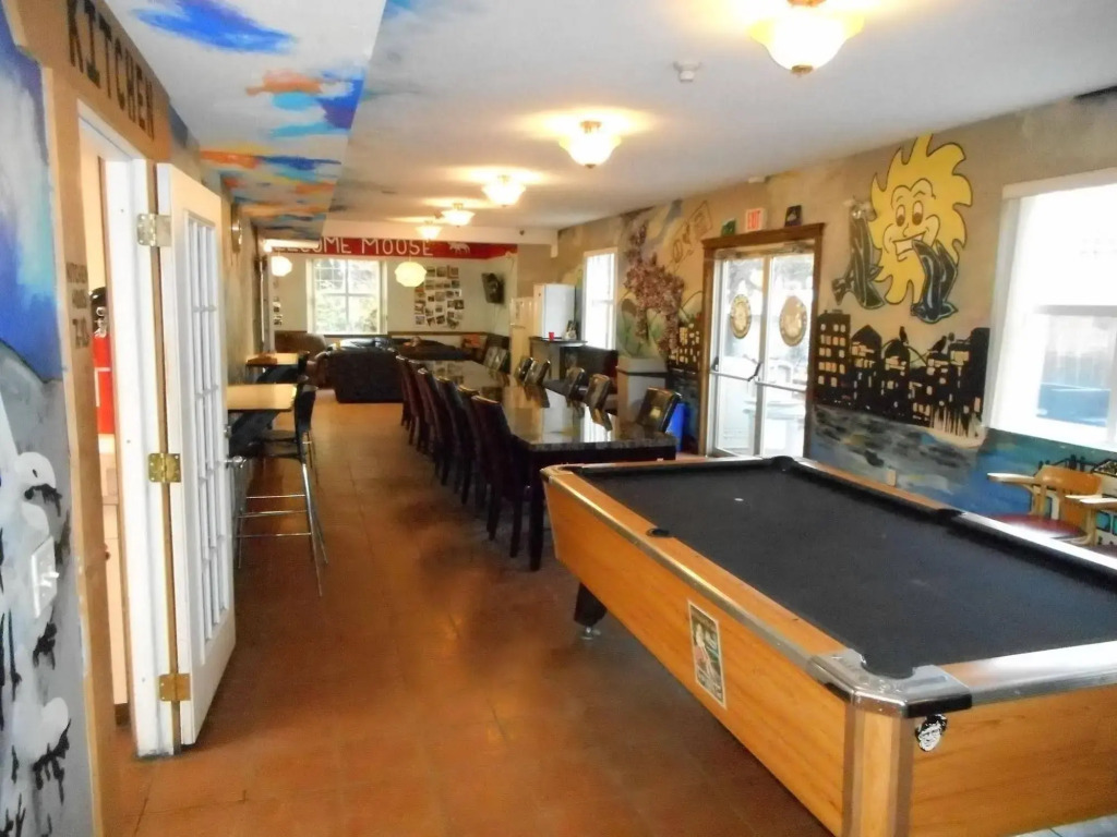 HI Kelowna Hostel