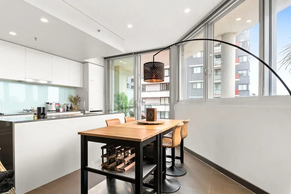 Elegant 1-bed by Riverside Park & Amenities