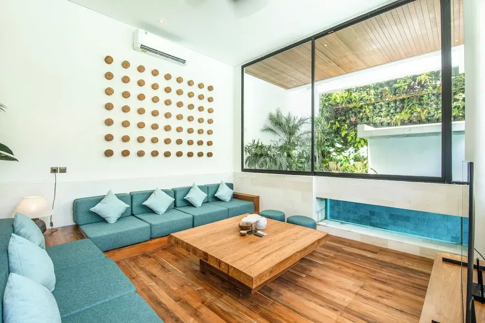 Brand new Luxury 5 br villa 200m to Brawah Beach