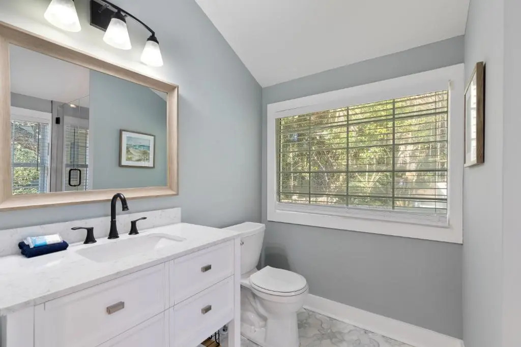 222 W Ashley - Sea Breeze - Minutes to the Ocean and Downtown Folly Beach