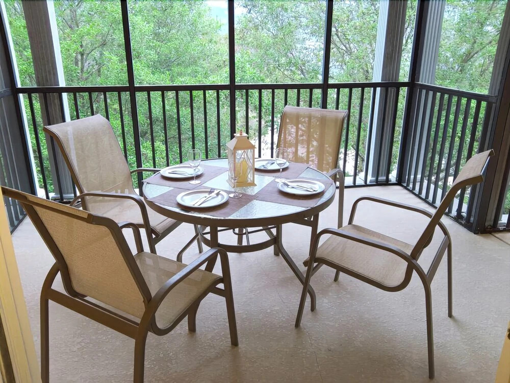 Best Location! Next to Restaraunt, Lake, Pool