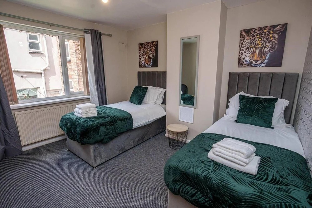 Charming 4-bed House in Nottingham Sleeps 7